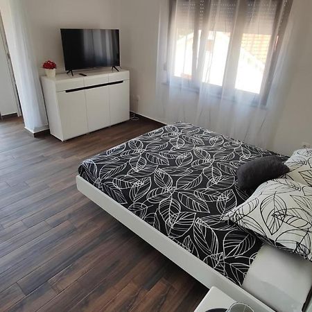 Viktor Rooms And Apartments โรวีน ภายนอก รูปภาพ