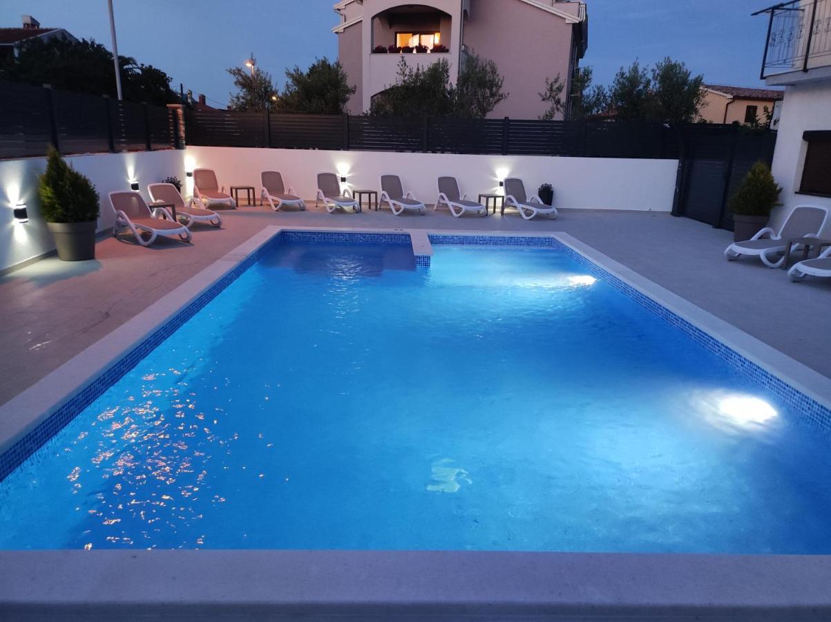 Viktor Rooms And Apartments โรวีน ภายนอก รูปภาพ