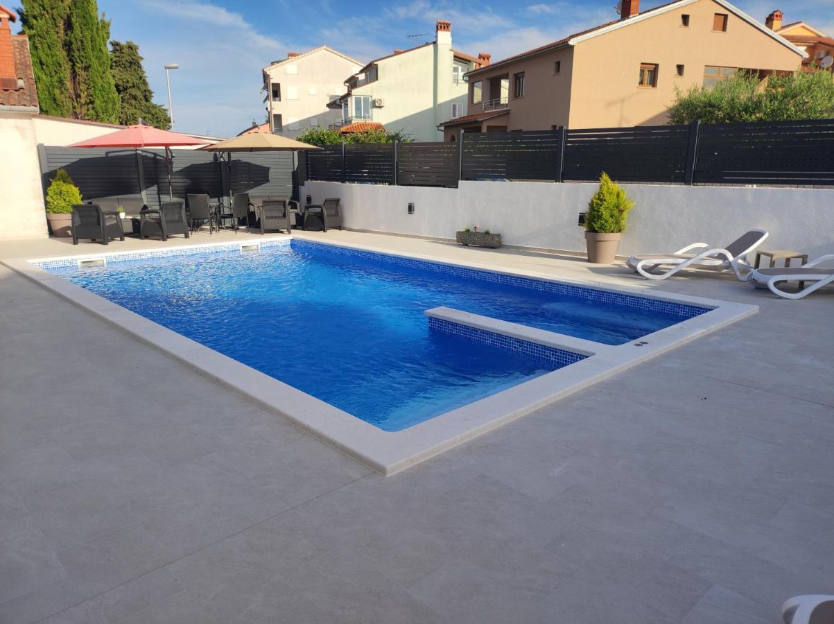 Viktor Rooms And Apartments โรวีน ภายนอก รูปภาพ