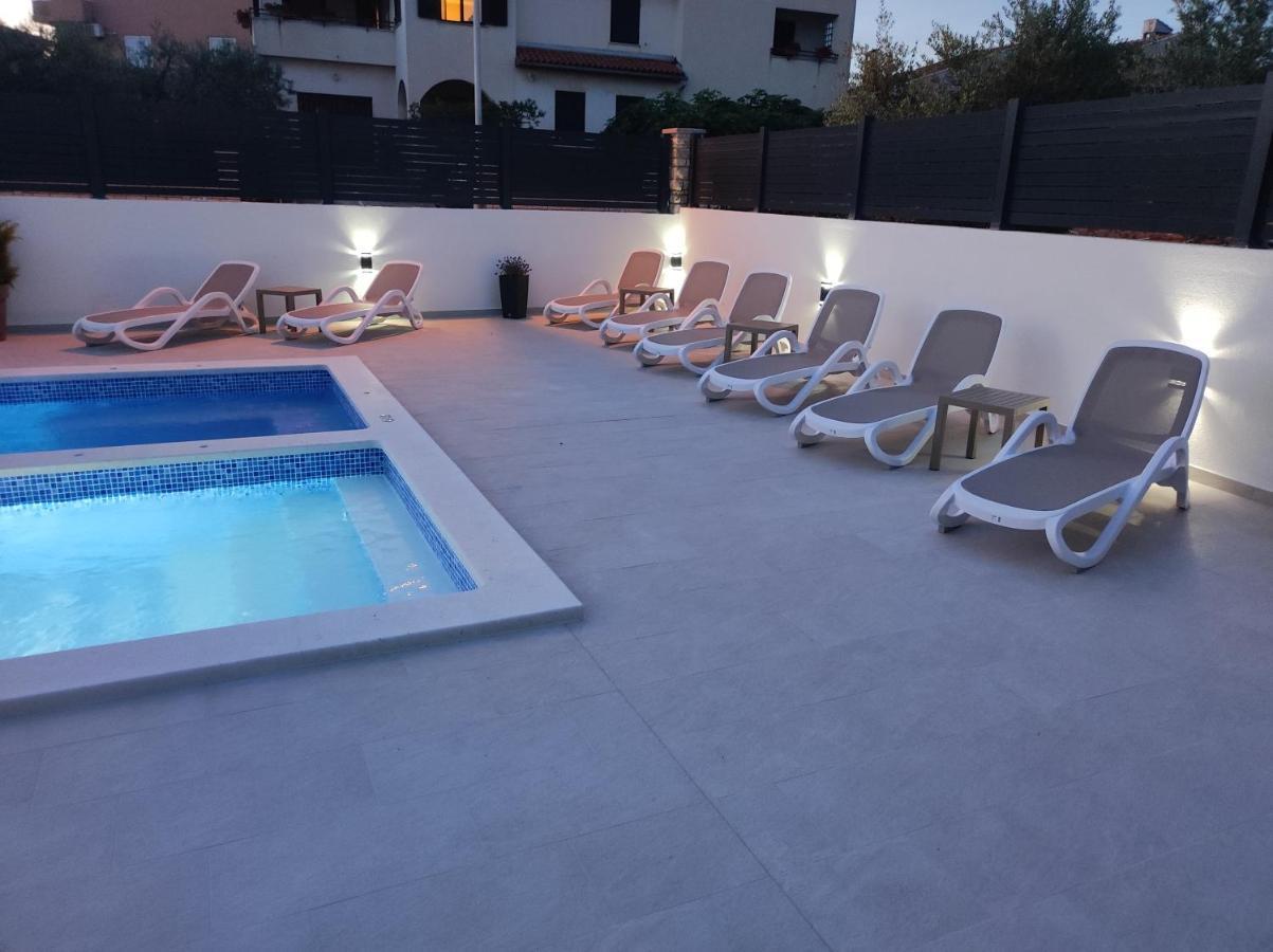 Viktor Rooms And Apartments โรวีน ภายนอก รูปภาพ