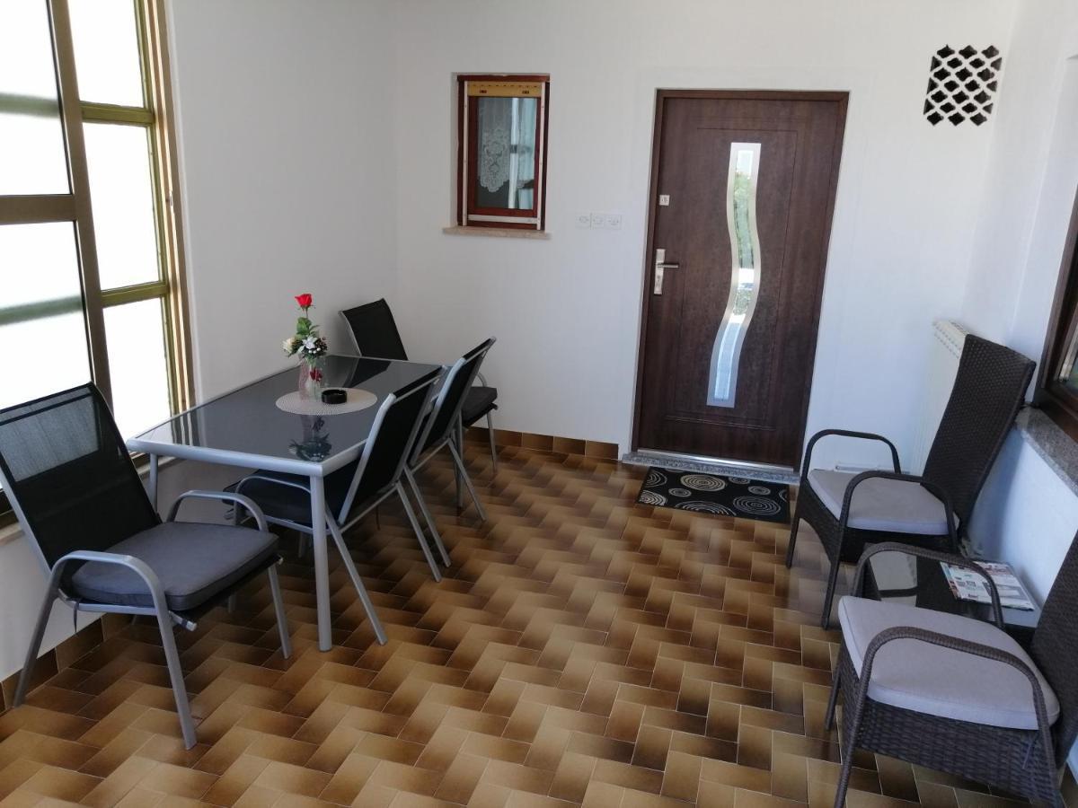 Viktor Rooms And Apartments โรวีน ภายนอก รูปภาพ