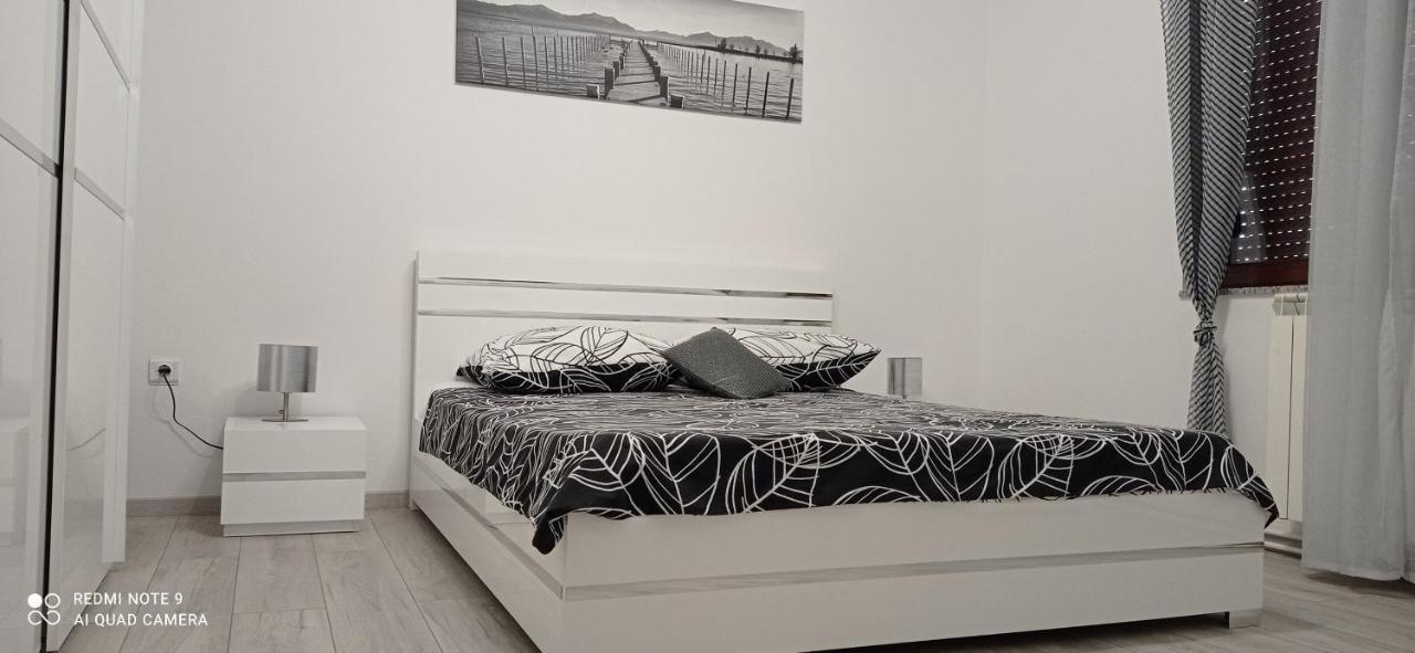 Viktor Rooms And Apartments โรวีน ภายนอก รูปภาพ