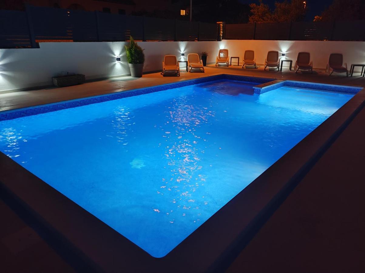 Viktor Rooms And Apartments โรวีน ภายนอก รูปภาพ