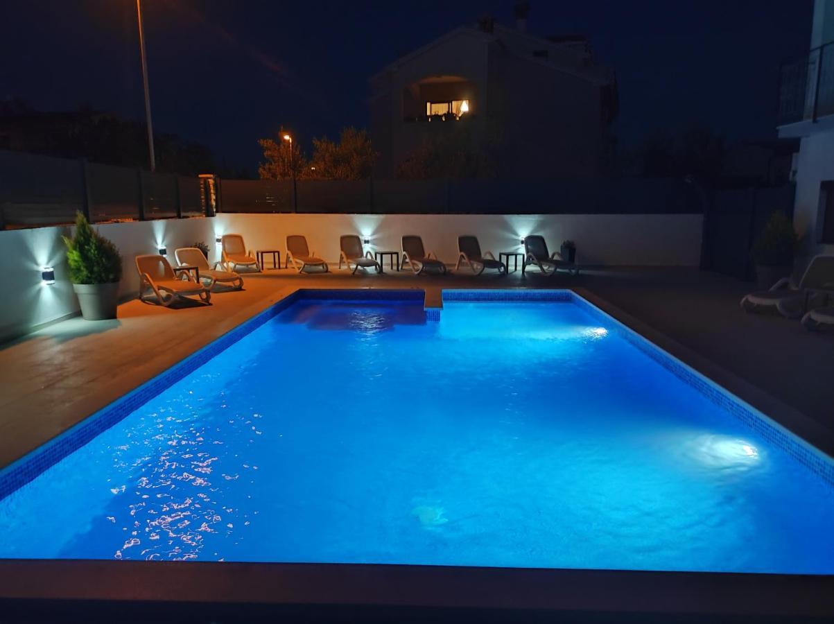 Viktor Rooms And Apartments โรวีน ภายนอก รูปภาพ