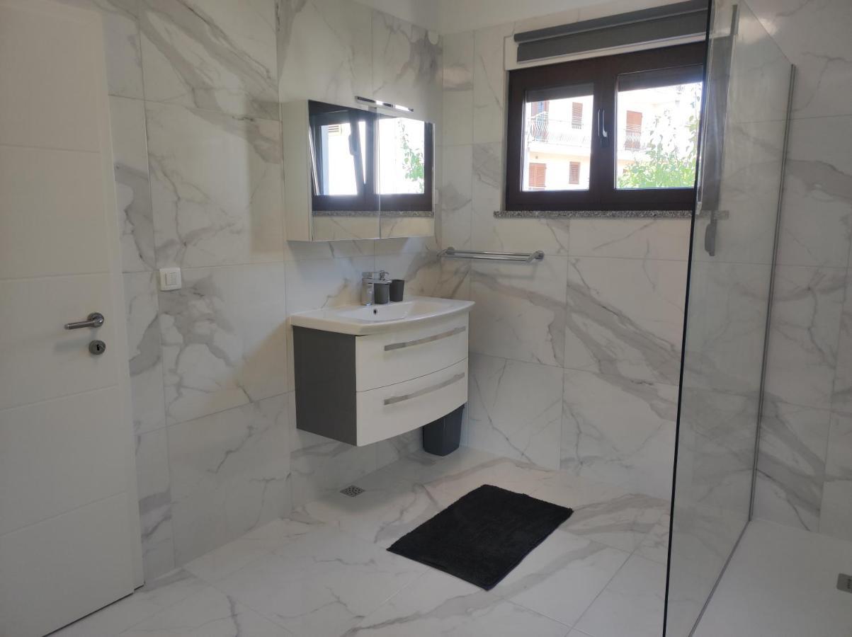 Viktor Rooms And Apartments โรวีน ภายนอก รูปภาพ