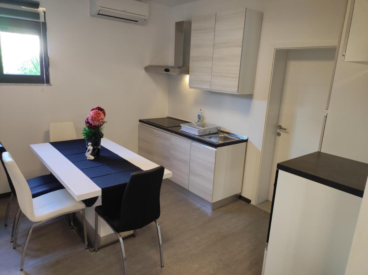 Viktor Rooms And Apartments โรวีน ภายนอก รูปภาพ