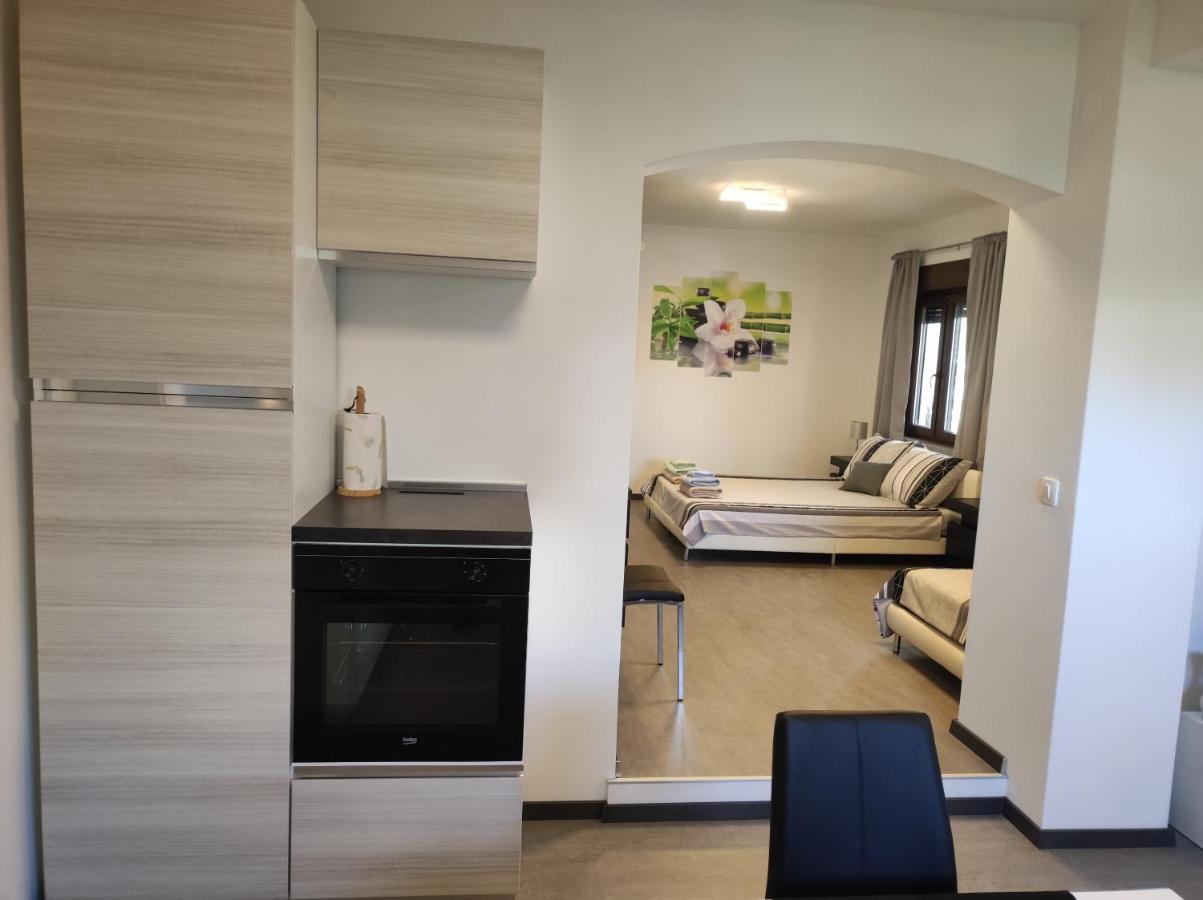 Viktor Rooms And Apartments โรวีน ภายนอก รูปภาพ