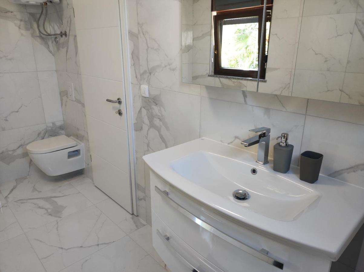 Viktor Rooms And Apartments โรวีน ภายนอก รูปภาพ