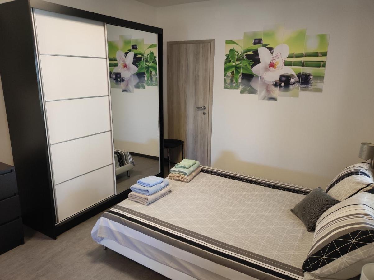 Viktor Rooms And Apartments โรวีน ภายนอก รูปภาพ