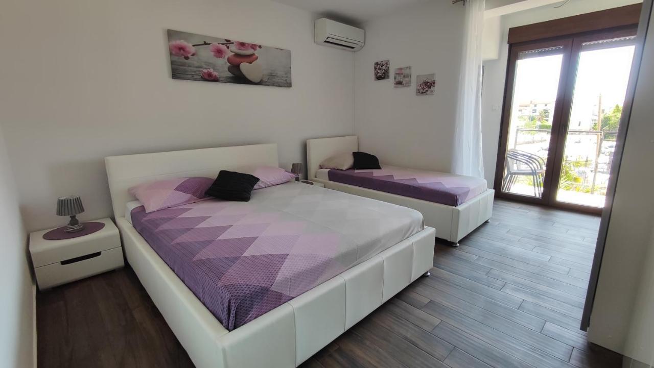 Viktor Rooms And Apartments โรวีน ภายนอก รูปภาพ