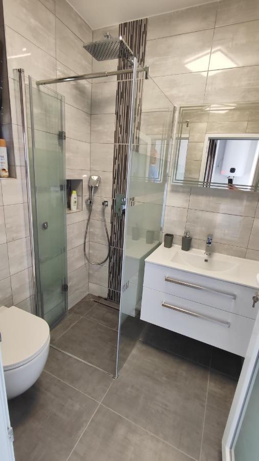 Viktor Rooms And Apartments โรวีน ภายนอก รูปภาพ