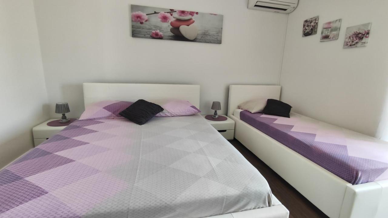 Viktor Rooms And Apartments โรวีน ภายนอก รูปภาพ