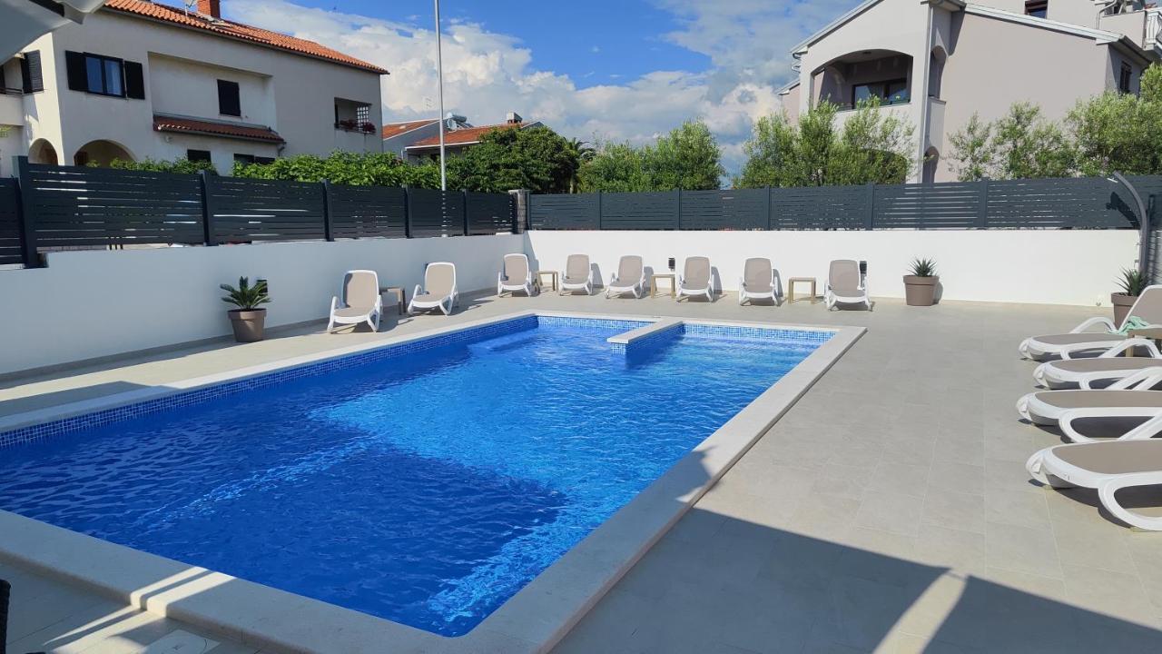 Viktor Rooms And Apartments โรวีน ภายนอก รูปภาพ