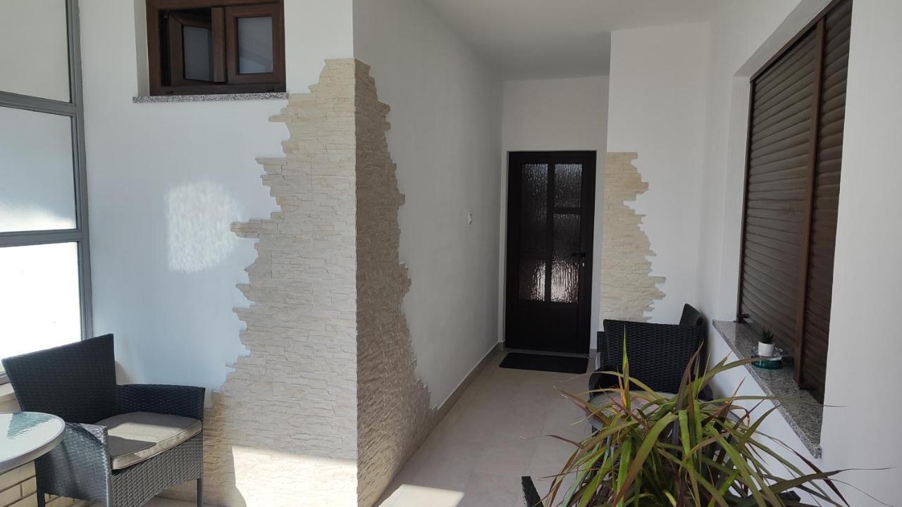 Viktor Rooms And Apartments โรวีน ภายนอก รูปภาพ