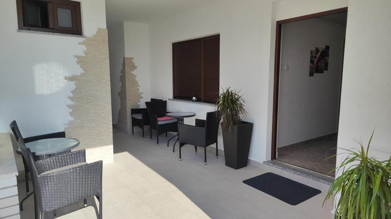 Viktor Rooms And Apartments โรวีน ภายนอก รูปภาพ